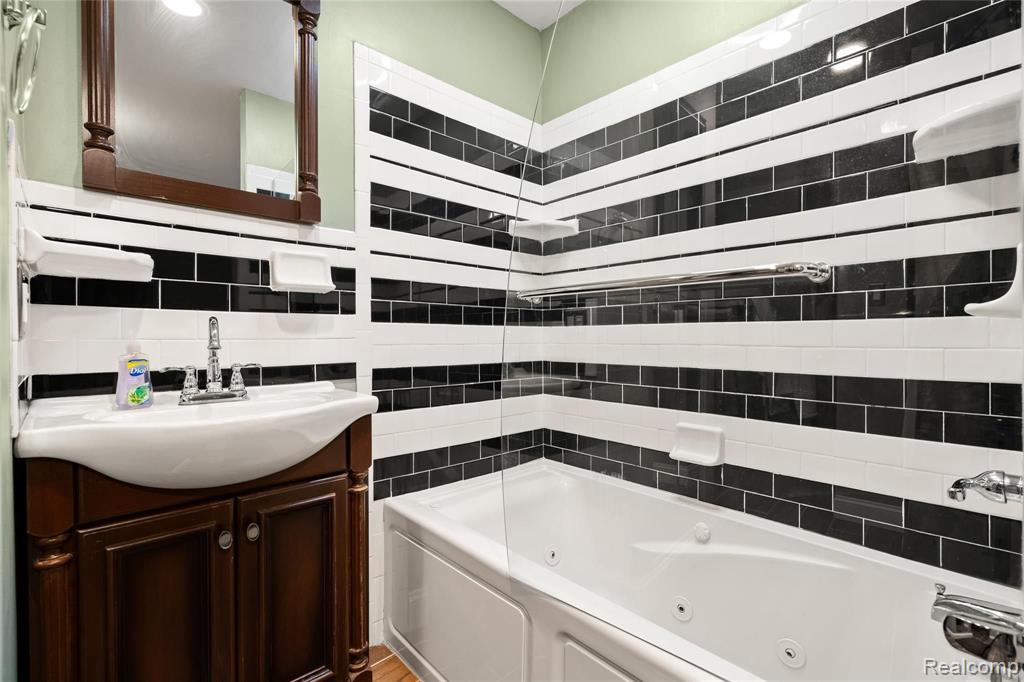 154 Roth Boulevard Clawson, MI 48017 - Photo 18 of 28