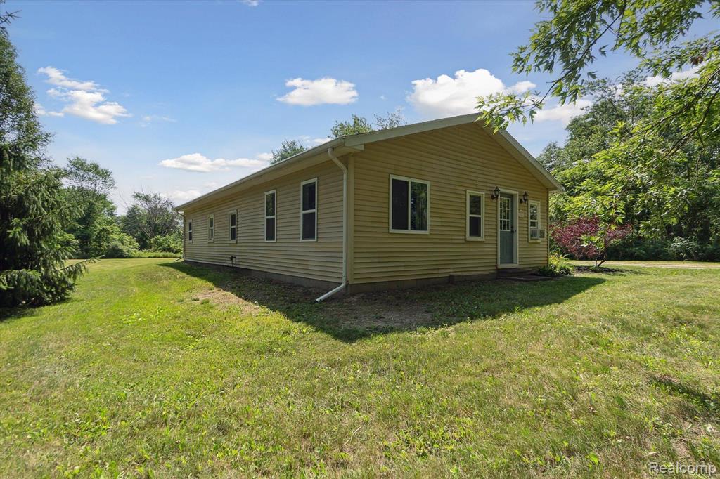 1746 Gulley Road Howell, MI 48843 - Photo 2 of 40