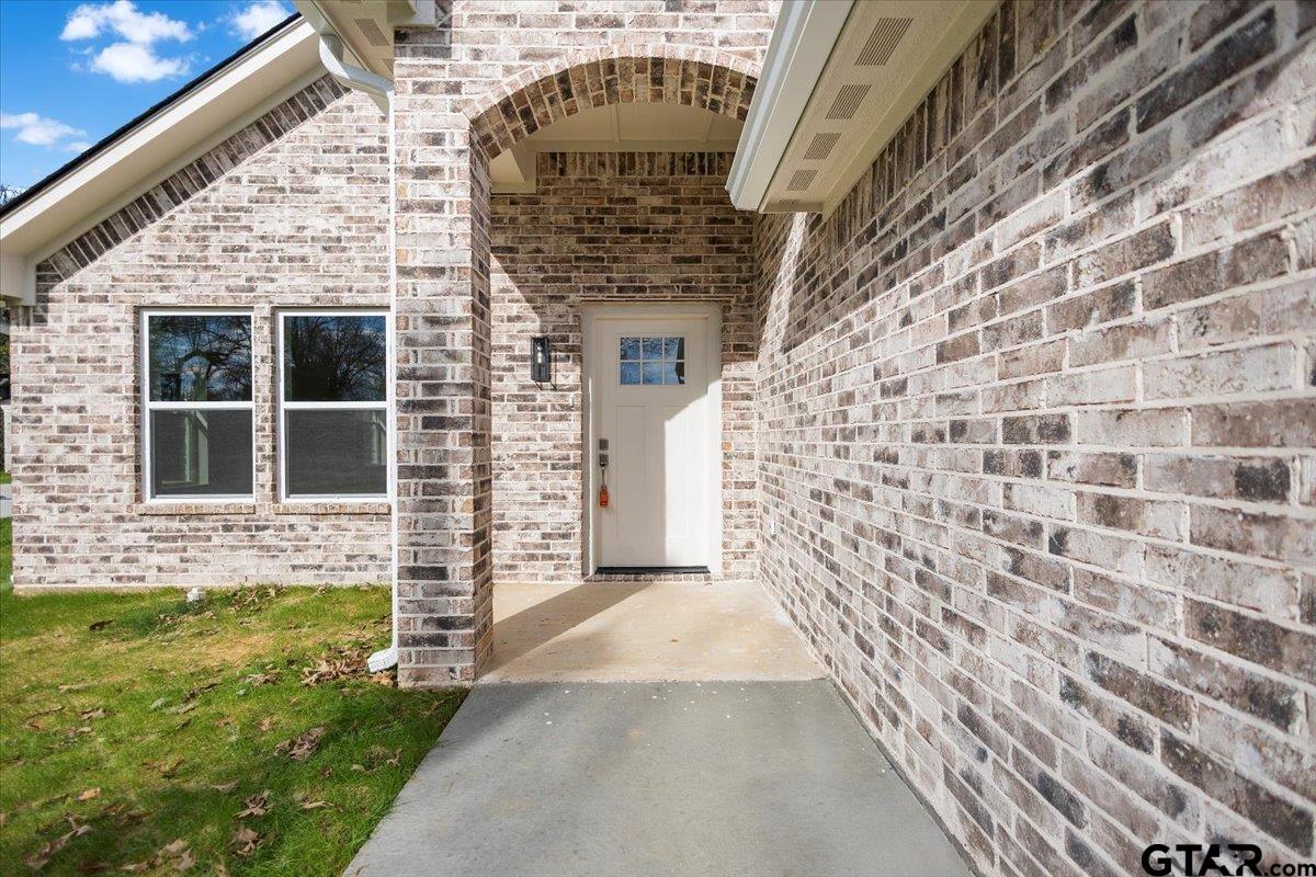 443 West Harmony Street Tyler, TX 75702 - Photo 2 of 32