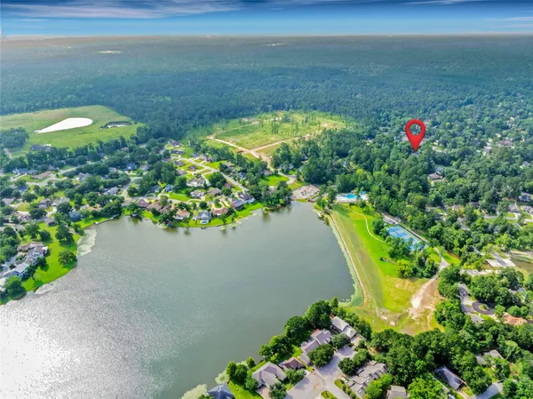 $285,000 | 1728 East Lake Drive, Huntsville, TX 77340
