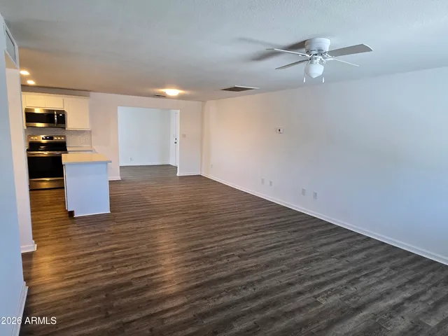 $2,095 | 3801 East Captain Dreyfus Avenue, Phoenix, AZ 85032