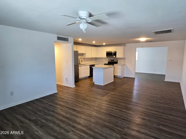 $2,095 | 3801 East Captain Dreyfus Avenue, Phoenix, AZ 85032