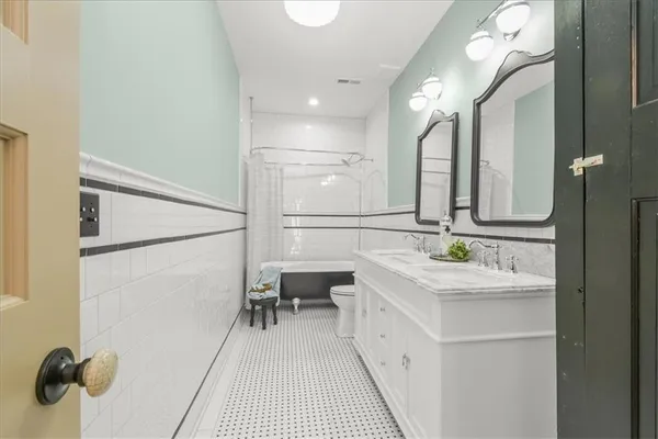 $399,500 | 722 South Main Street, Independence, MO 64050