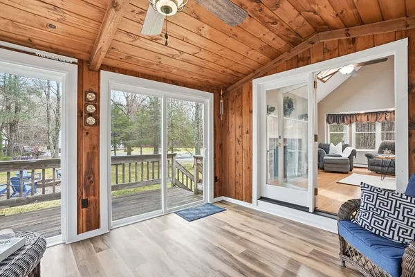 a view of livingroom with furniture