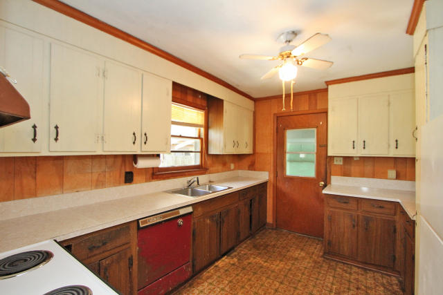 1054 Valley Road Charleston, SC 29412 - Photo 4 of 29 1054 Valley Rd (10)0010