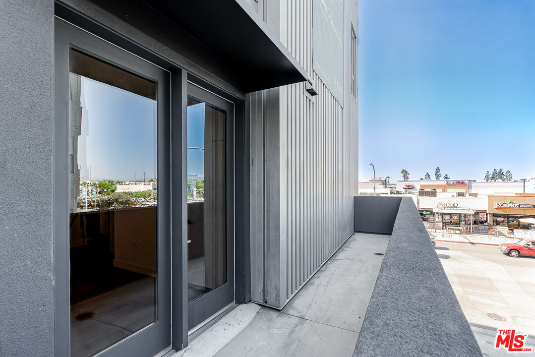 10601 Washington Boulevard, Unit 232 Culver City, CA 90232 - Photo 14 of 30 a view of a living room