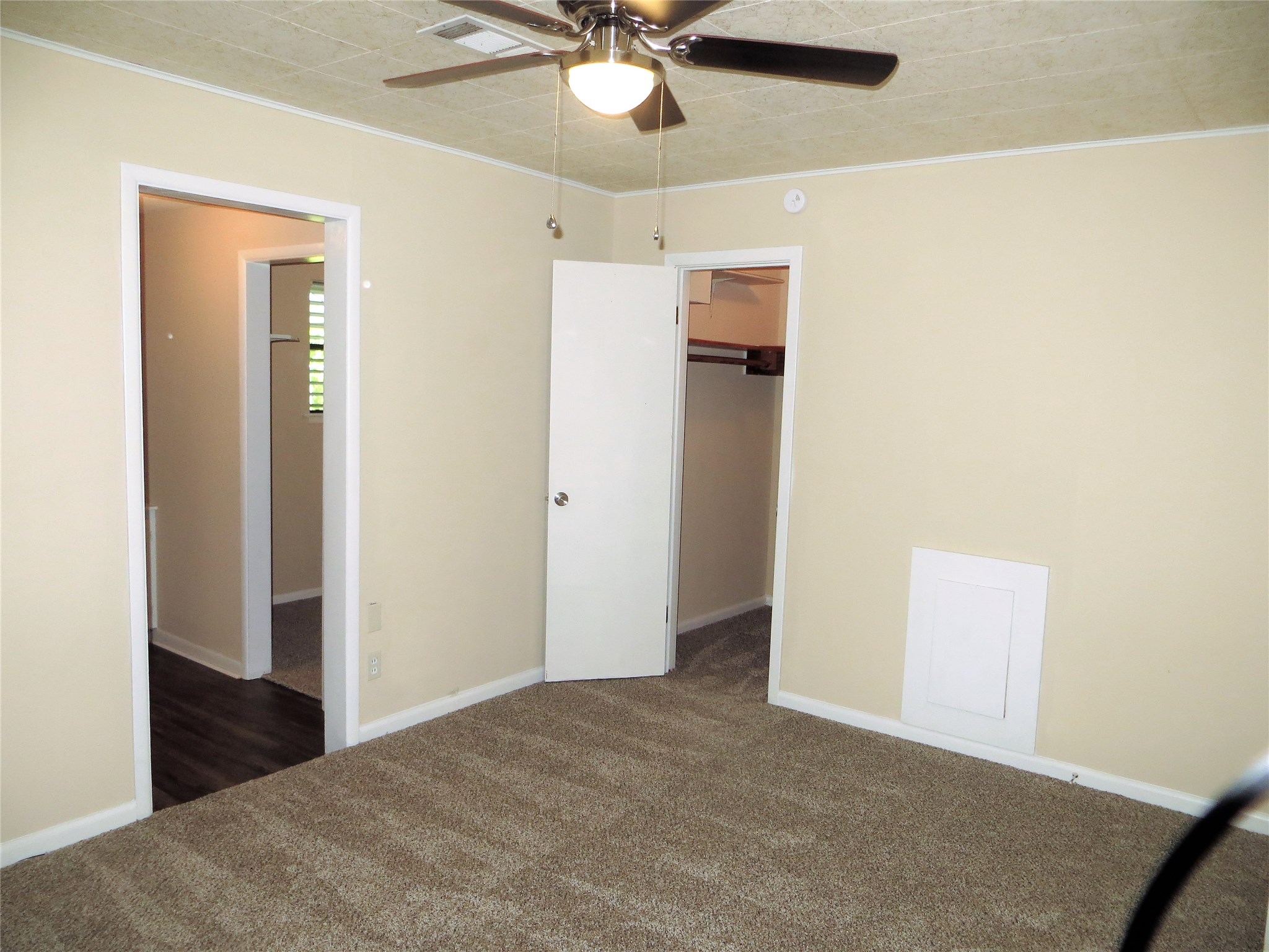 2809 Rosadele Street La Marque, TX 77568 - Photo 18 of 33 Your Primary bedroom retreat...complete with TWO walk-in closets and sun room...fit for royalty