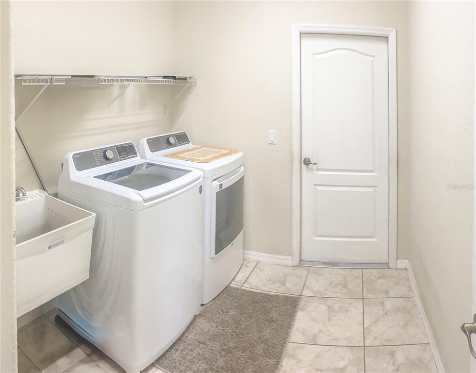 7243 Bahama Swallow Avenue Weeki Wachee, FL 34613 - Photo 5 of 18 a utility room with dryer and washer