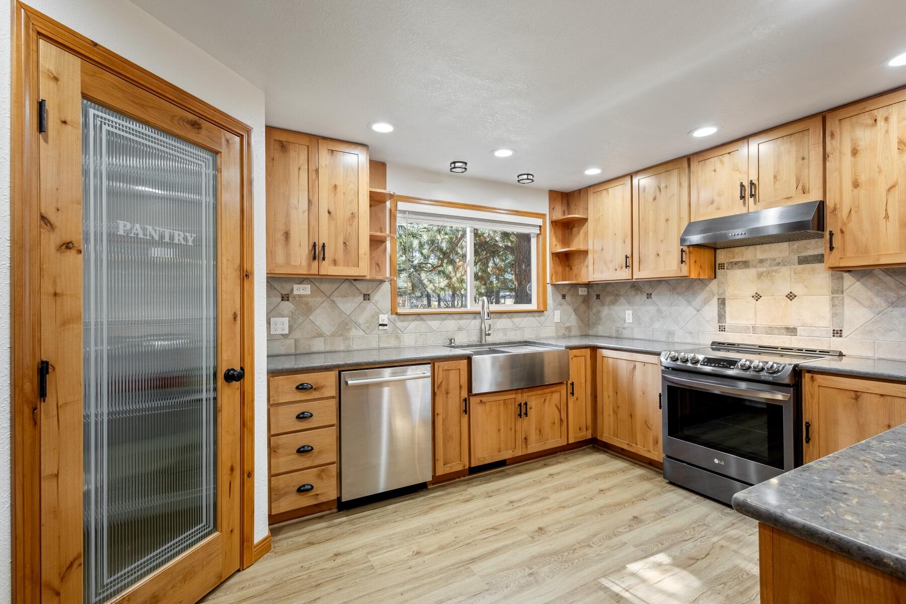 19800 Connarn Road Bend, OR 97703 - Photo 8 of 50 Kitchen