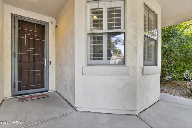 a view of entryway and hall
