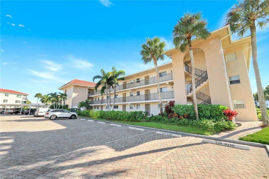 9 High Point Circle North, Unit 208 Naples, FL 34103 - Photo 31 of 37