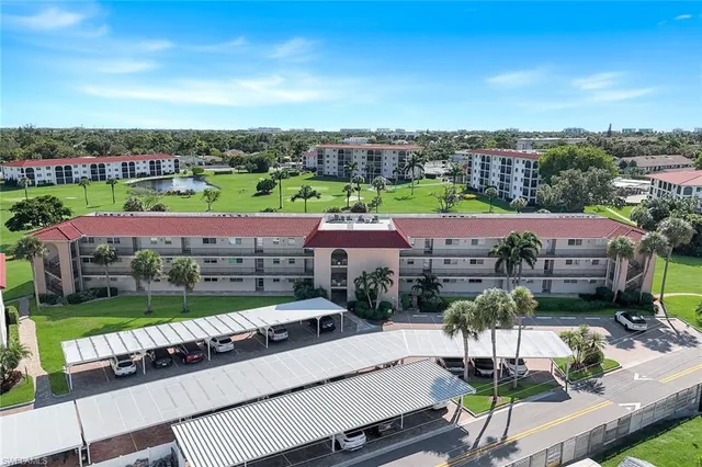 $379,000 | 9 High Point Circle North, Unit 208, Naples, FL 34103