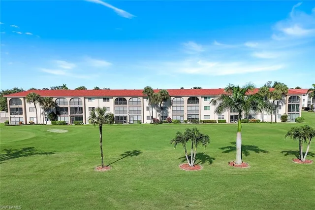 $379,000 | 9 High Point Circle North, Unit 208, Naples, FL 34103