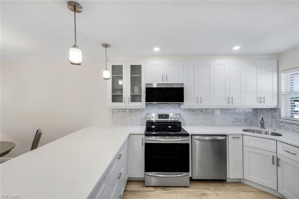 9 High Point Circle North, Unit 208 Naples, FL 34103 - Photo 7 of 37