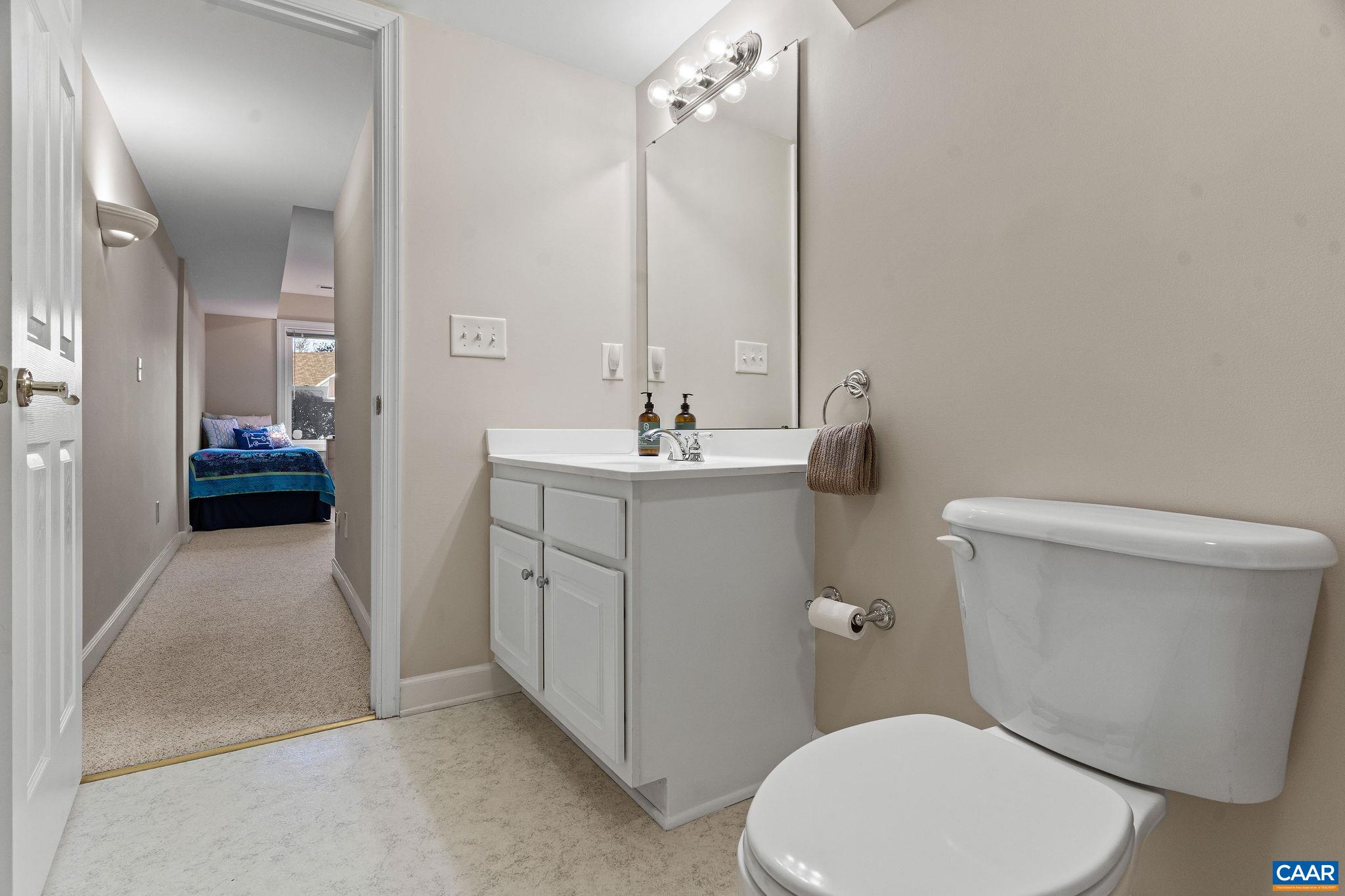 1286 Chatham Ridge Charlottesville, VA 22901 - Photo 7 of 33 a bathroom with a toilet sink and mirror