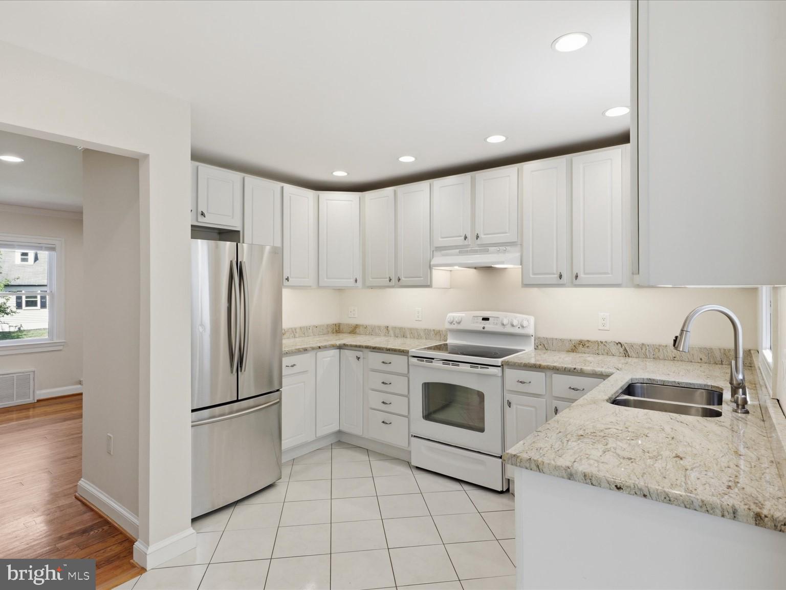 6003 Rixey Drive Alexandria, VA 22303 - Photo 10 of 37 Kitchen