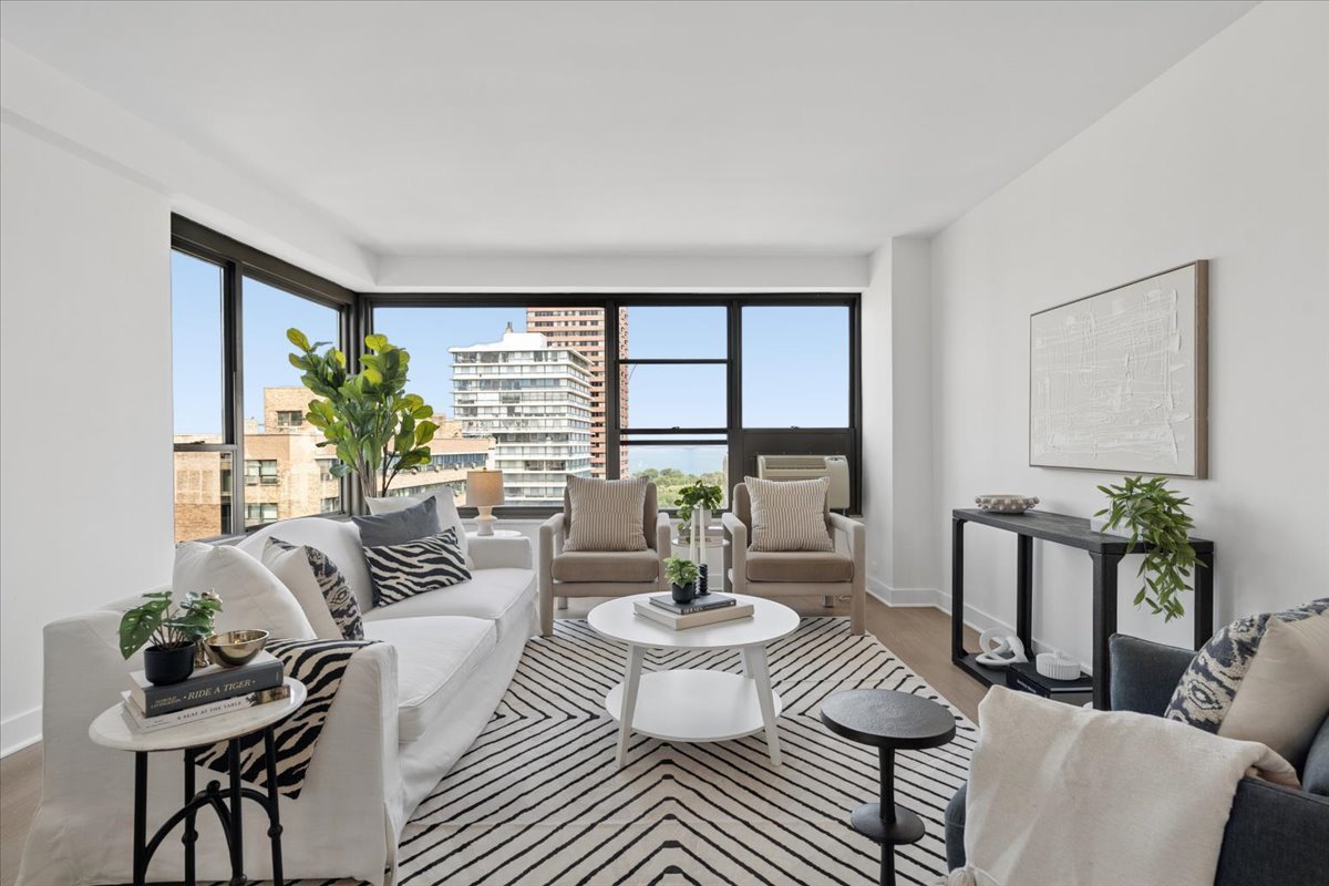 2930 North Sheridan Road, Unit 1507 Chicago, IL 60657 - Photo 3 of 34 Gallery Image 3