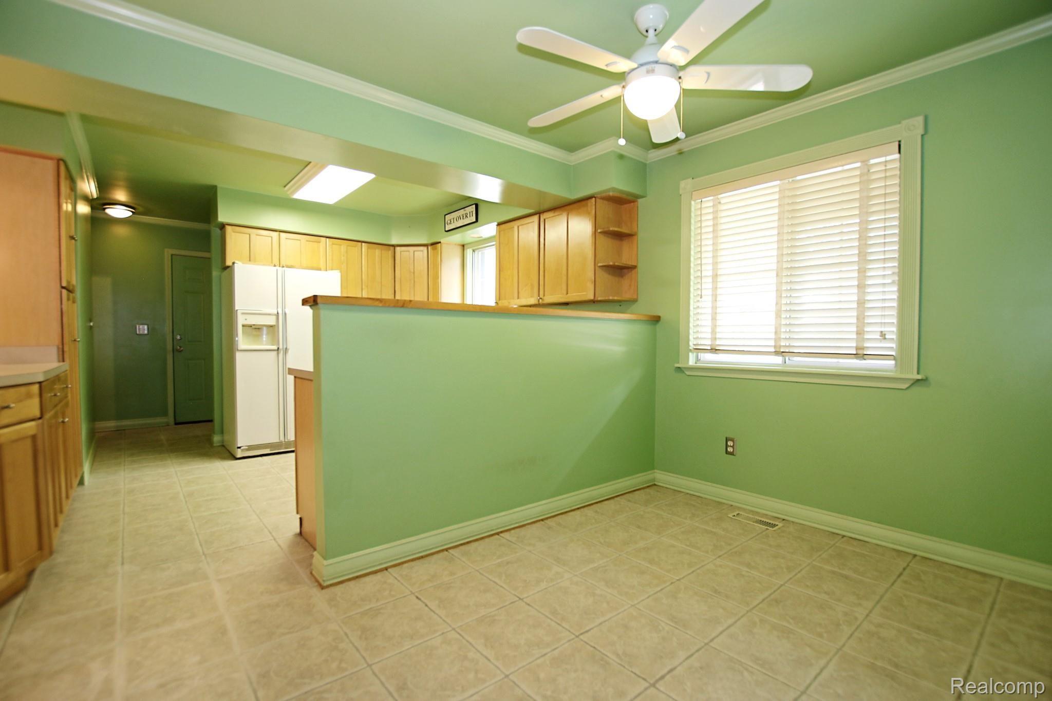 1845 Crestline Street Rochester, MI 48307 - Photo 12 of 58 12) Breakfast Nook.jpg