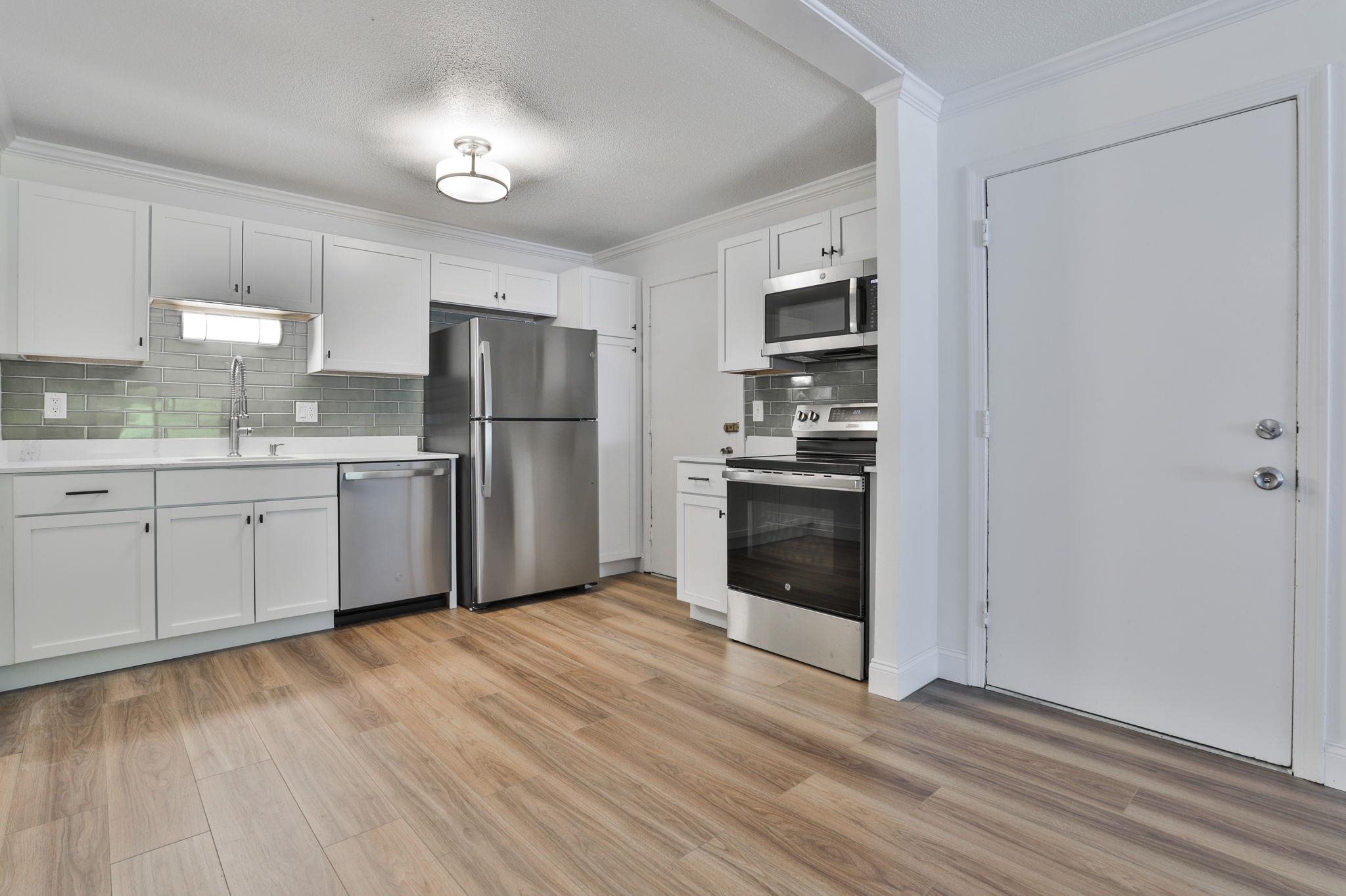 14 Strawberry Bank Road, Unit 1 Nashua, NH 03062 - Photo 3 of 15
