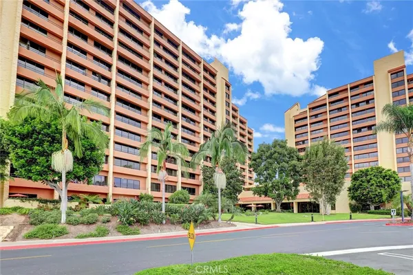 $200,000 | 24055 Paseo Del Lago, Laguna Woods, CA 92637