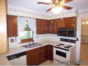 142 Cypress Point Drive Springfield, IL 62704 - Photo 5 of 9 Gallery Image 5