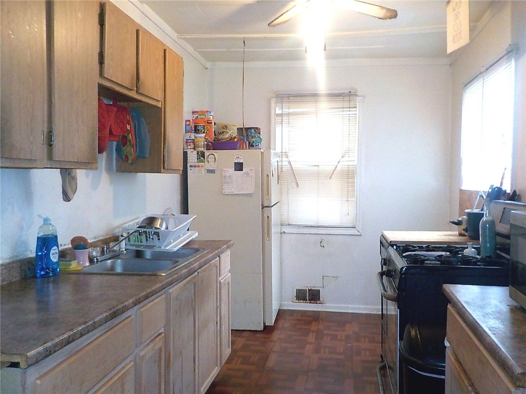 492 Driving Park Avenue Rochester, NY 14613 - Photo 4 of 20