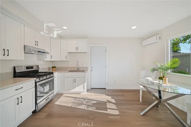 $1,139,000 | 928 South Laurel Street, Santa Ana, CA 92704