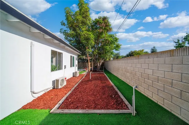 $1,139,000 | 928 South Laurel Street, Santa Ana, CA 92704