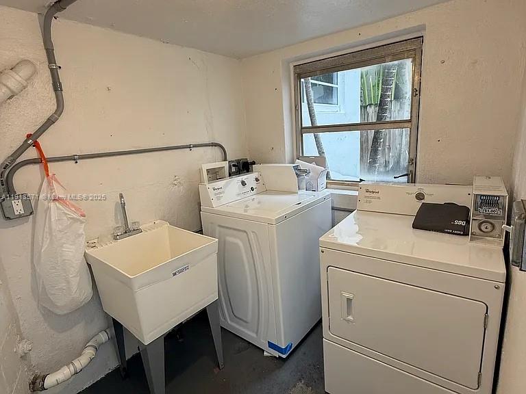 1537 Jefferson Avenue, Unit 3 Miami Beach, FL 33139 - Photo 9 of 10 a utility room with dryer and washer