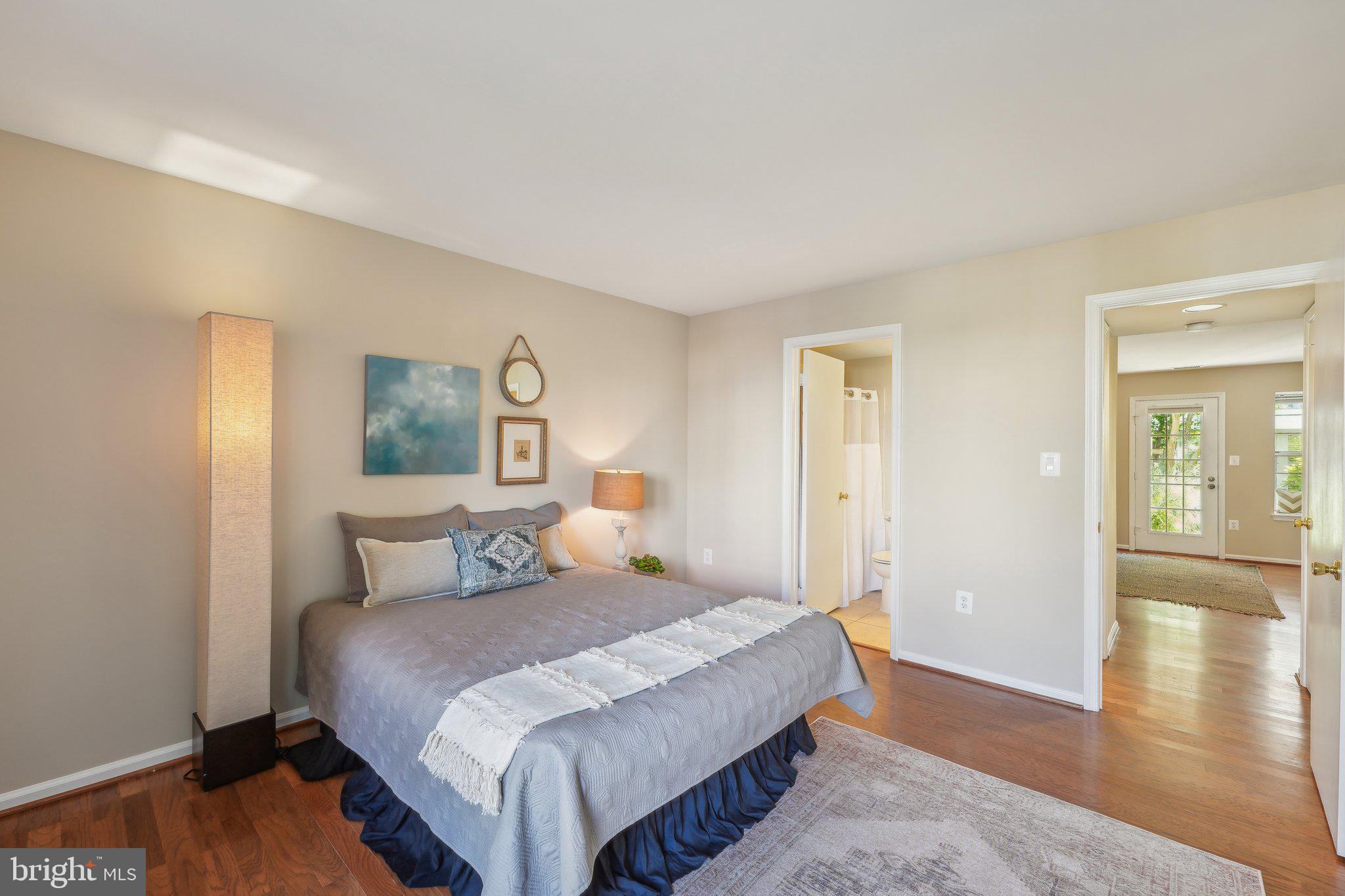 4523 28th Road South, Unit A Arlington, VA 22206 - Photo 11 of 25 bedroom with attached bathroom