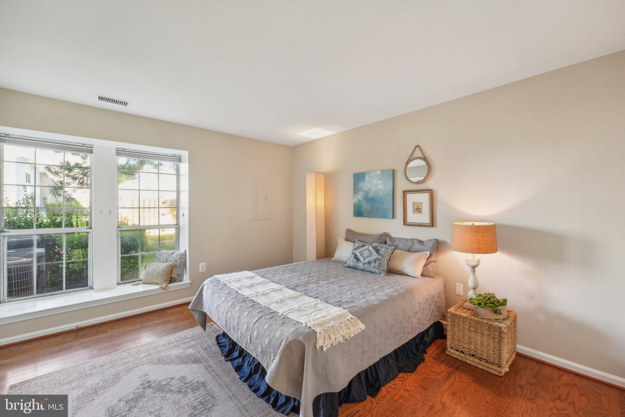 4523 28th Road South, Unit A Arlington, VA 22206 - Photo 12 of 25 Bay windows