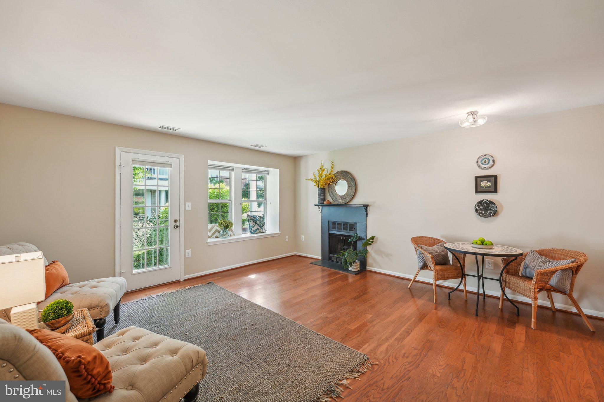 4523 28th Road South, Unit A Arlington, VA 22206 - Photo 4 of 25 Wood burning fireplace