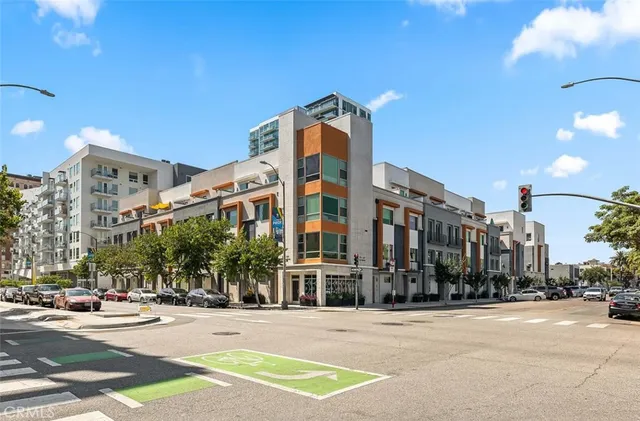 $4,350 | 215 Elm Avenue, Long Beach, CA 90802