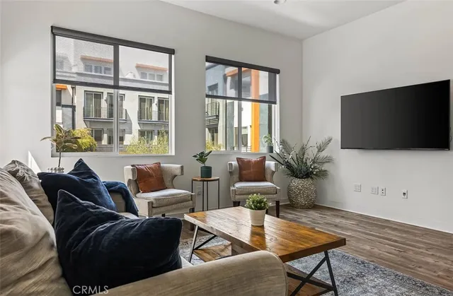 $4,350 | 215 Elm Avenue, Long Beach, CA 90802