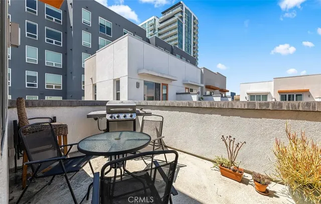 $4,350 | 215 Elm Avenue, Long Beach, CA 90802