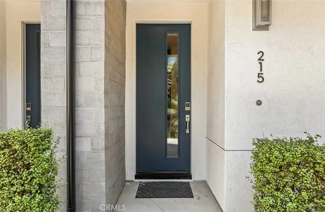 $4,350 | 215 Elm Avenue, Long Beach, CA 90802