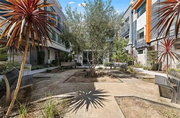 $4,000 | 215 Elm Avenue, Long Beach, CA 90802