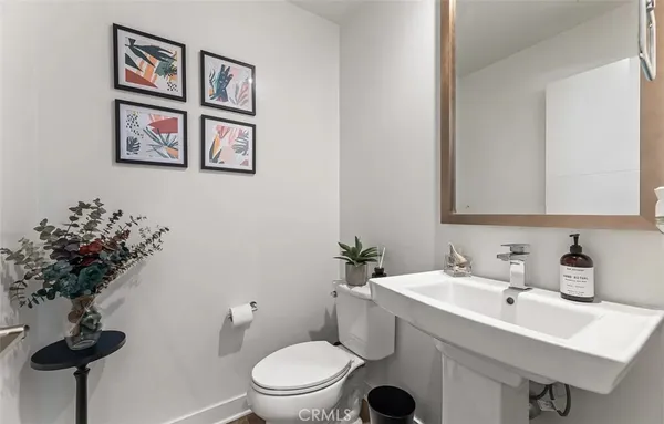 $4,000 | 215 Elm Avenue, Long Beach, CA 90802