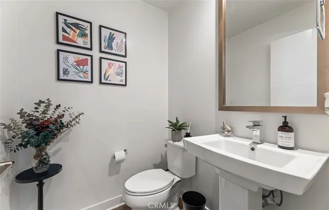 $4,350 | 215 Elm Avenue, Long Beach, CA 90802