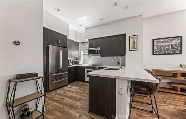 $4,350 | 215 Elm Avenue, Long Beach, CA 90802