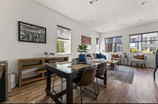 $4,000 | 215 Elm Avenue, Long Beach, CA 90802