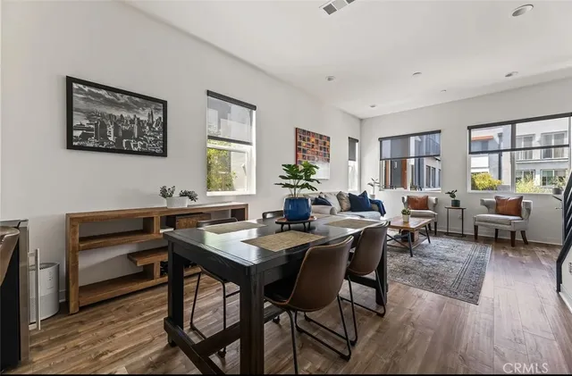 $4,350 | 215 Elm Avenue, Long Beach, CA 90802