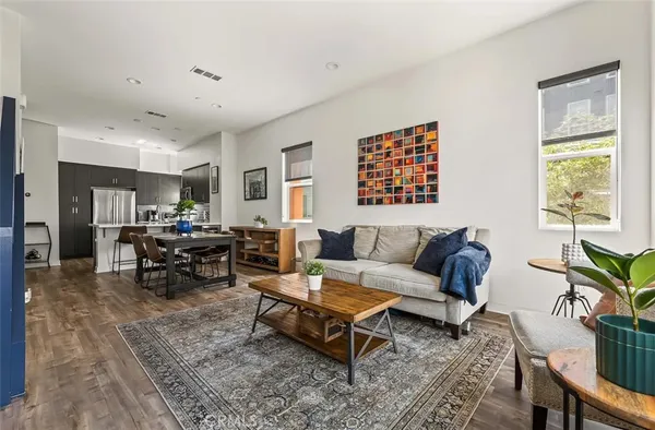 $4,000 | 215 Elm Avenue, Long Beach, CA 90802