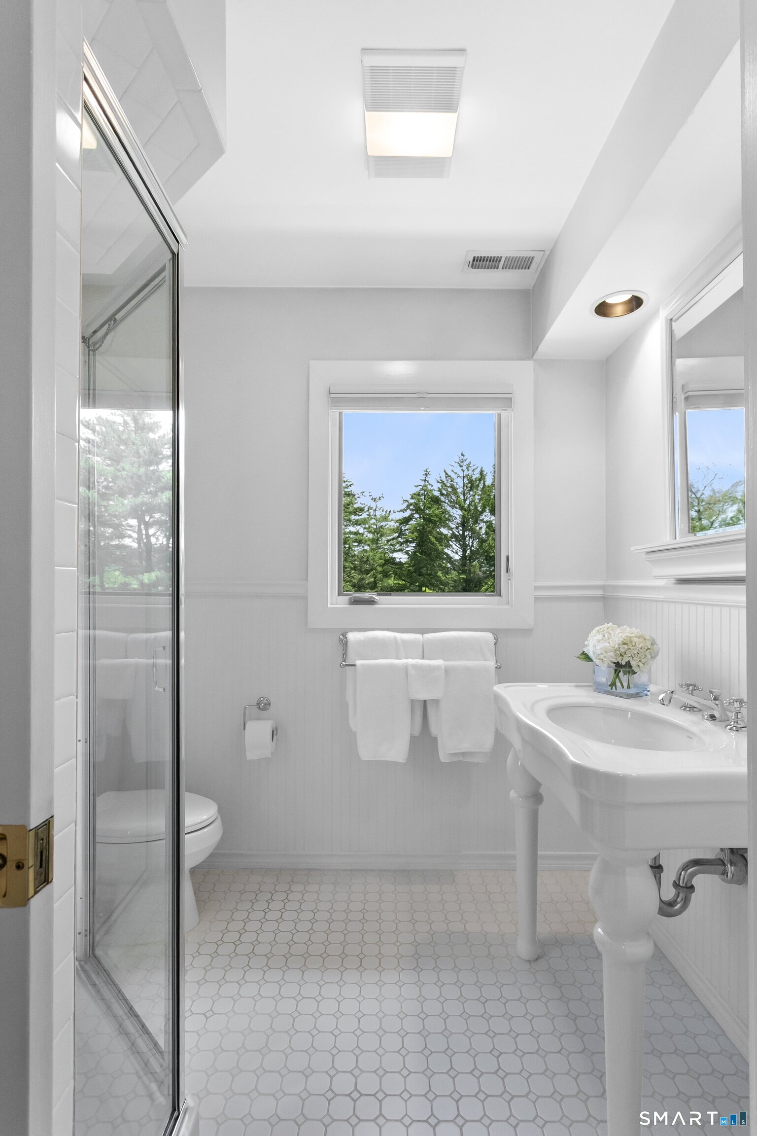 936 South Pine Creek Road Fairfield, CT 06824 - Photo 23 of 39 Full bath with bedroom two.