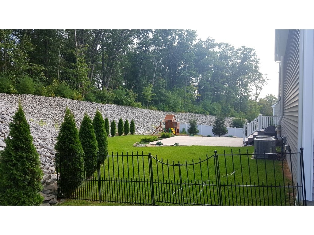 9 Ridgeland Road Smithfield, RI 02917 - Photo 33 of 35
