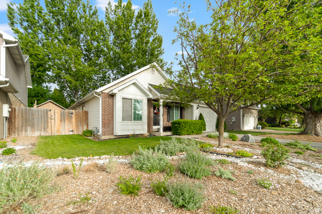 474 North 2330th Street West Provo, UT 84601 - Photo 3 of 33