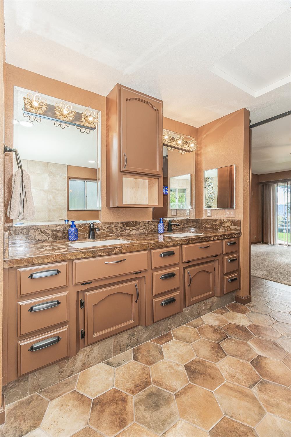 45991 Black Oak Road Coarsegold, CA 93614 - Photo 22 of 67 a large kitchen with granite countertop a sink and a stove