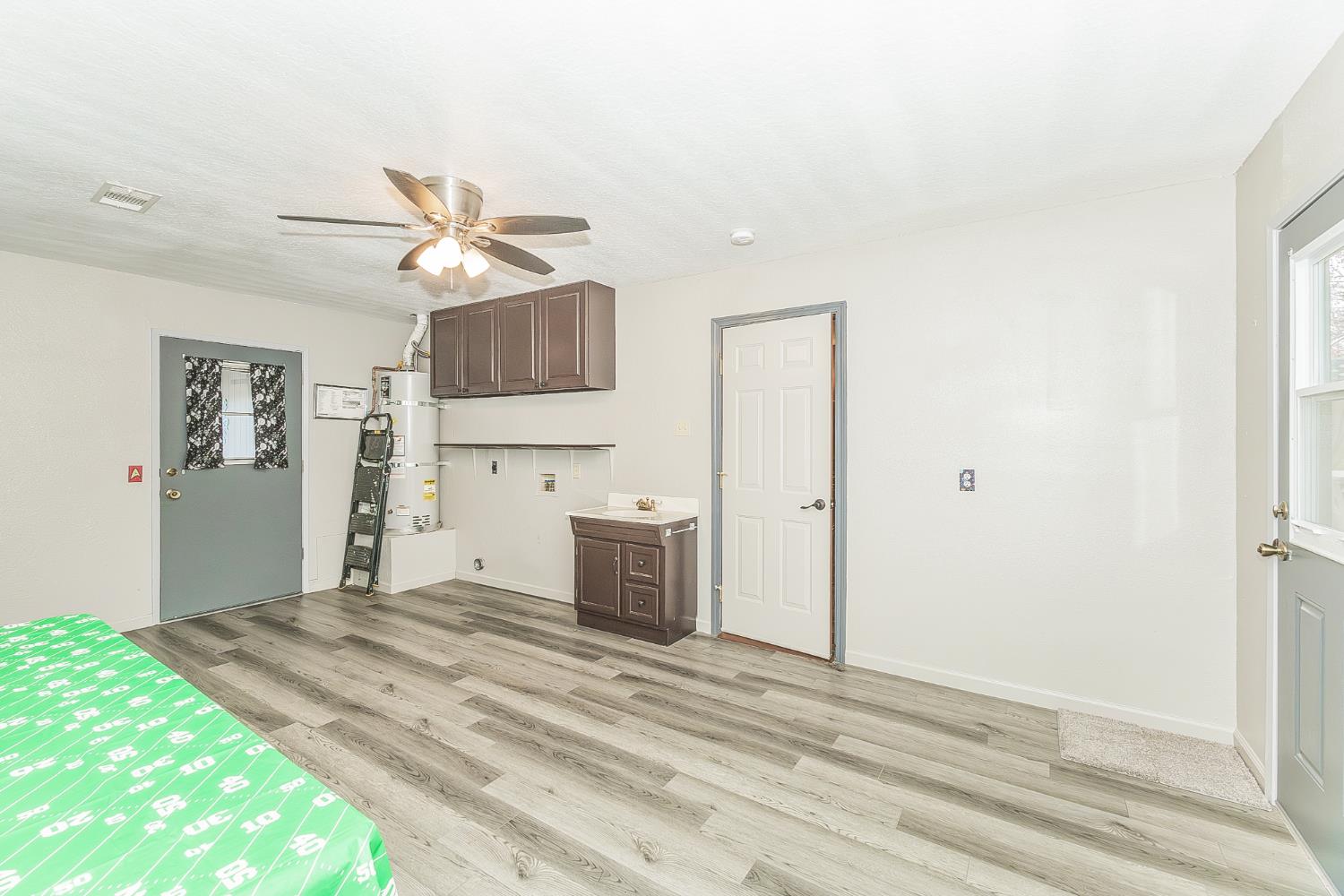 45991 Black Oak Road Coarsegold, CA 93614 - Photo 26 of 67 a bedroom with a bed and a ceiling fan