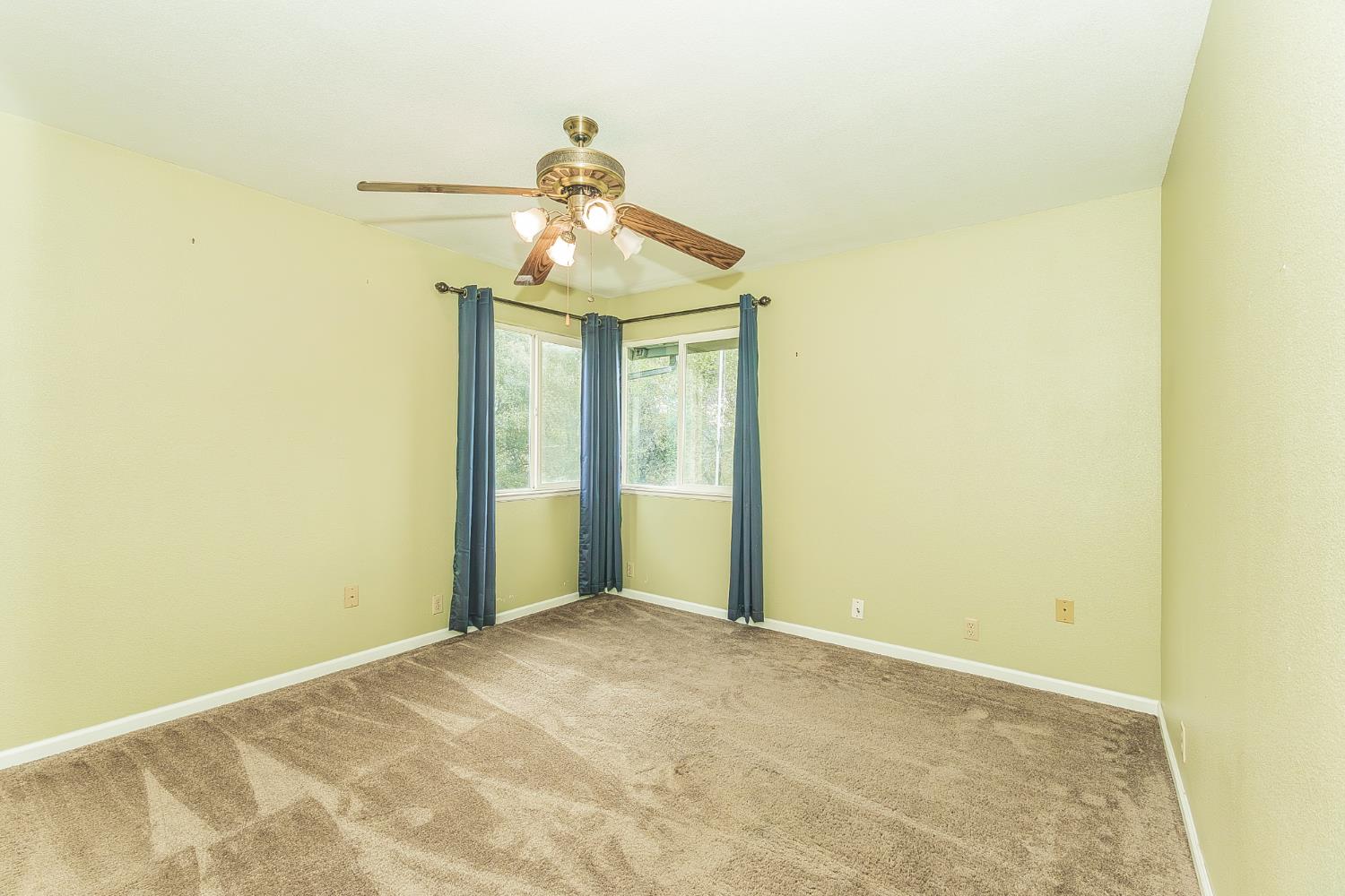 45991 Black Oak Road Coarsegold, CA 93614 - Photo 29 of 49 a view of room with a ceiling fan