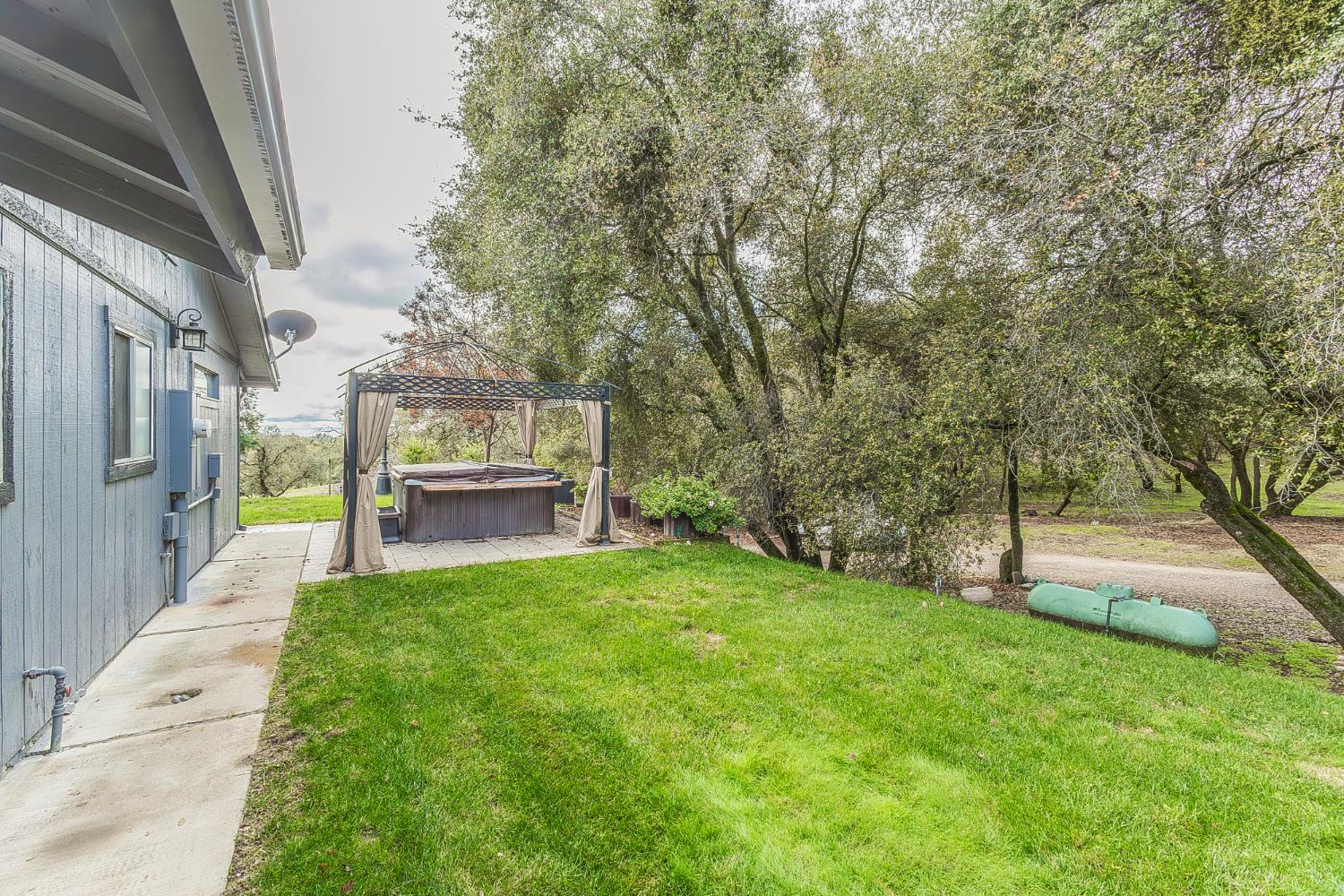 45991 Black Oak Road Coarsegold, CA 93614 - Photo 37 of 67 a view of a house with a yard